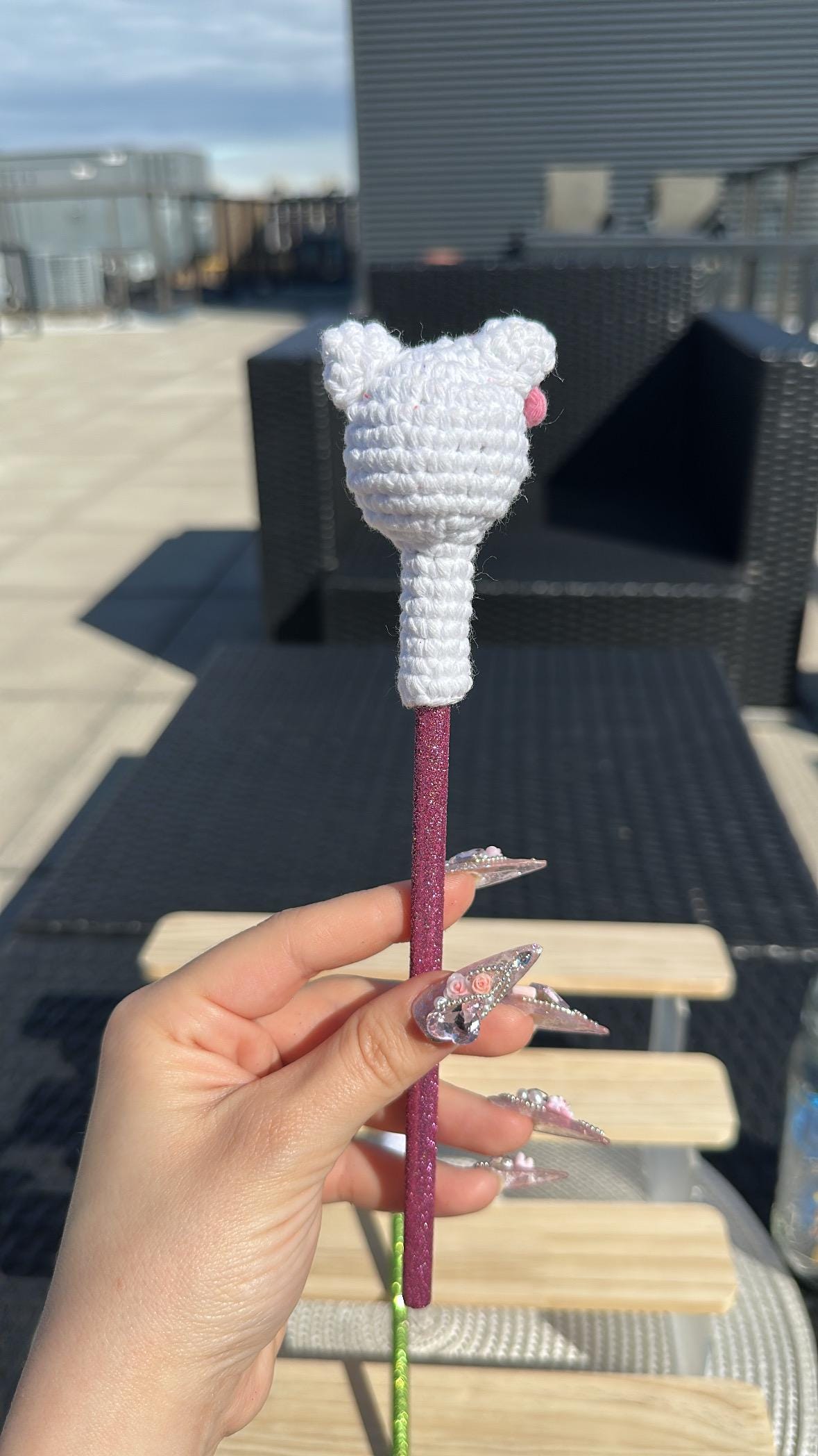 Handmade Hello Kitty Pencil Topper, Crochet Cat Head, Cute Kawaii Stationery Gift, Glitter Stick Pen Cover, Back to School Accessory