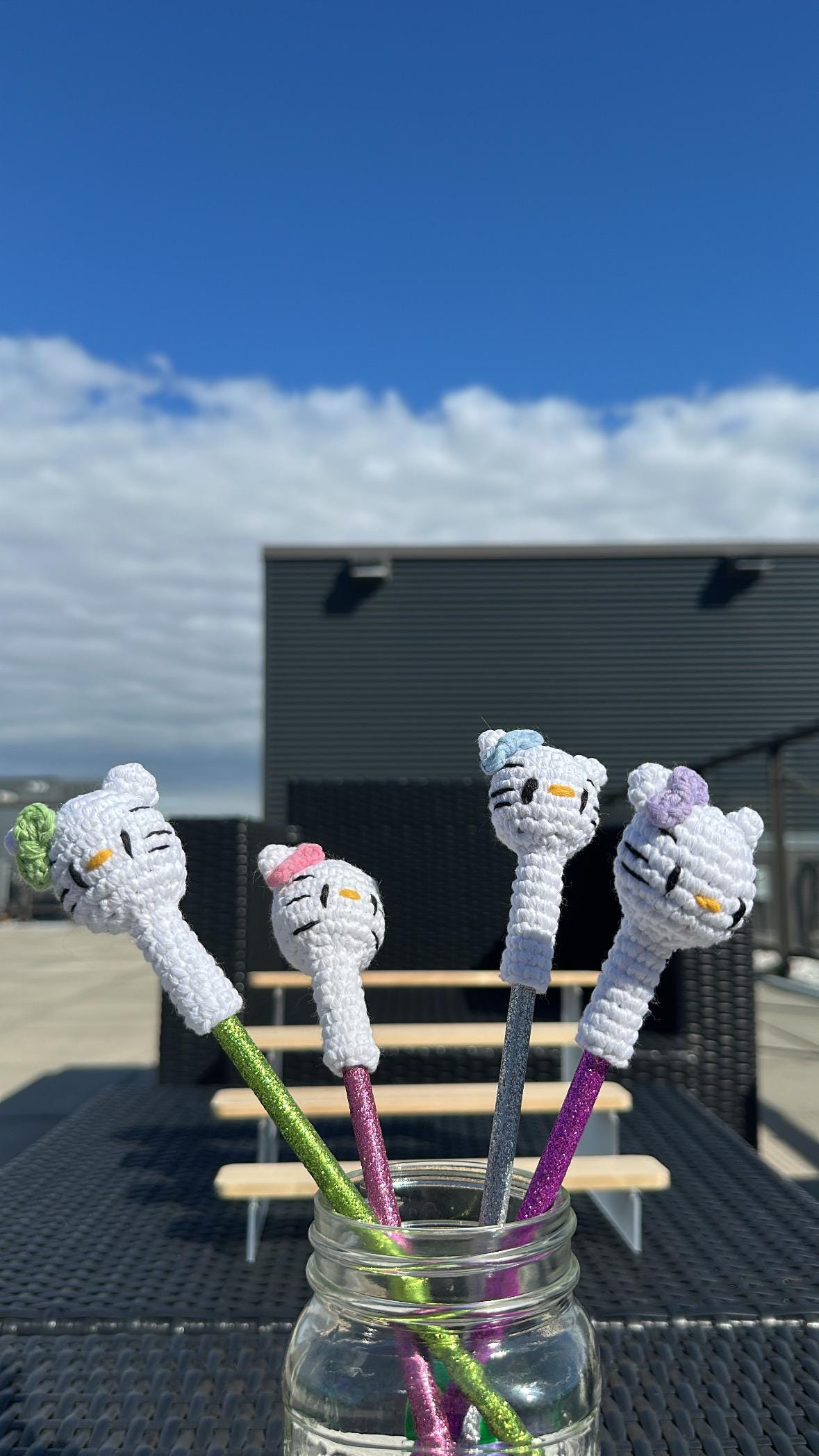 Handmade Hello Kitty Pencil Topper, Crochet Cat Head, Cute Kawaii Stationery Gift, Glitter Stick Pen Cover, Back to School Accessory