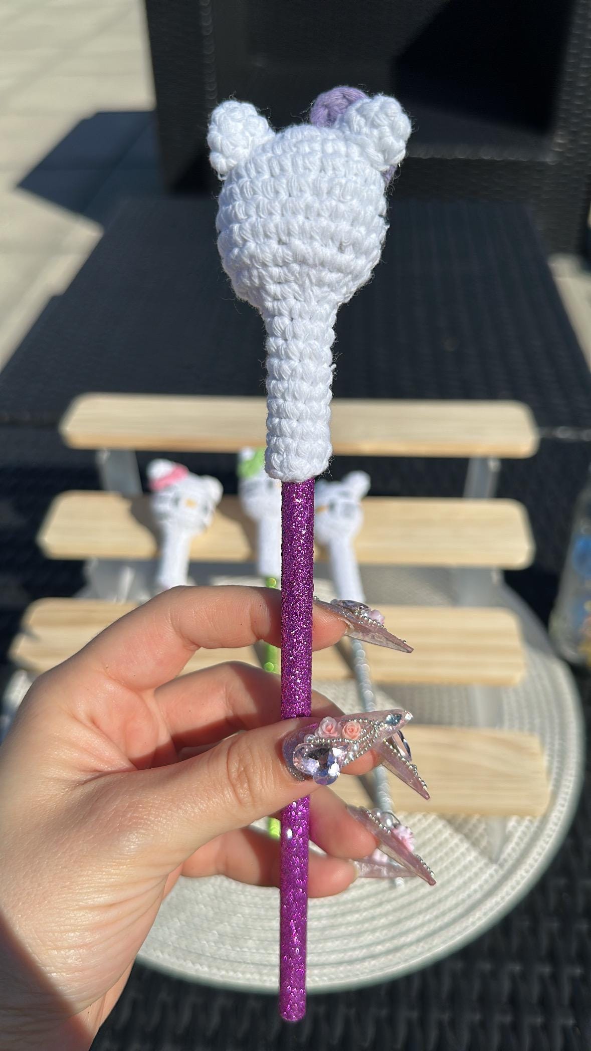 Handmade Hello Kitty Pencil Topper, Crochet Cat Head, Cute Kawaii Stationery Gift, Glitter Stick Pen Cover, Back to School Accessory