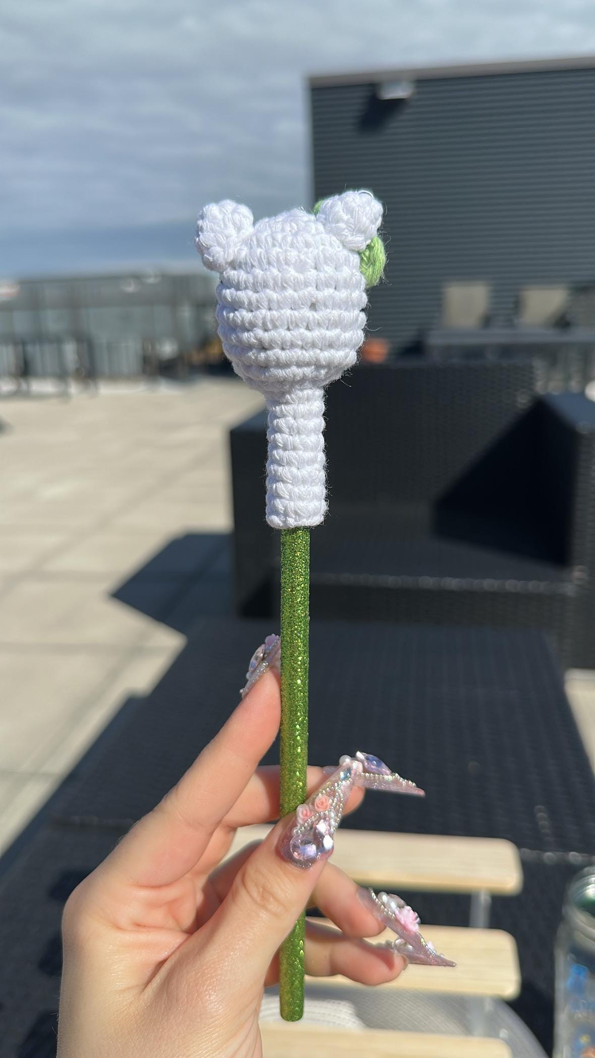 Handmade Hello Kitty Pencil Topper, Crochet Cat Head, Cute Kawaii Stationery Gift, Glitter Stick Pen Cover, Back to School Accessory